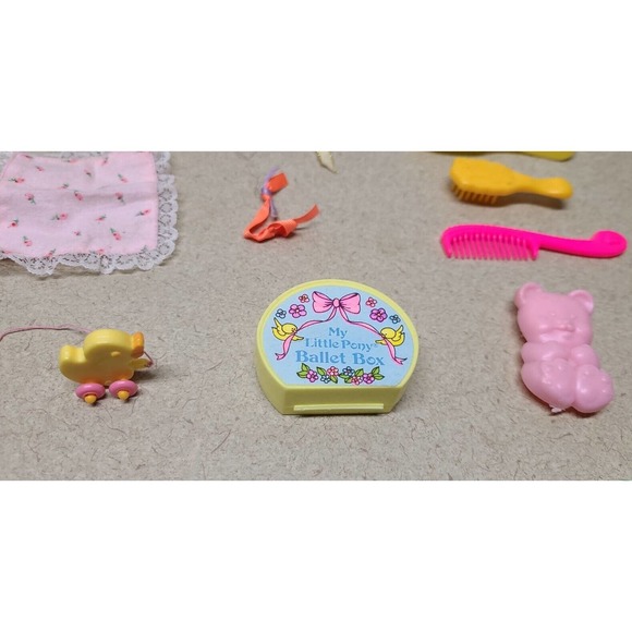 Vintage Lot of Hasbro G1 My Little Pony MLP - Lot of 5 with Misc. Accessories - Picture 8 of 14